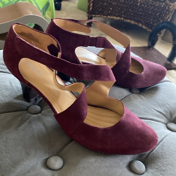 Easy spirit burgundy suede heels with crossover Velcro strap - Picture 2 of 15